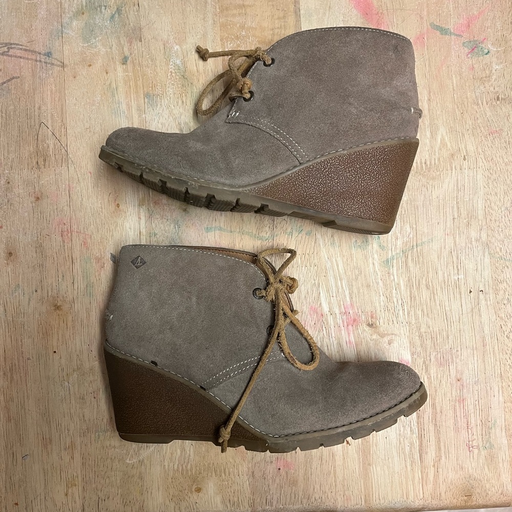 Sperry Harlow suede wedges. Lesther suede outer. Size 7